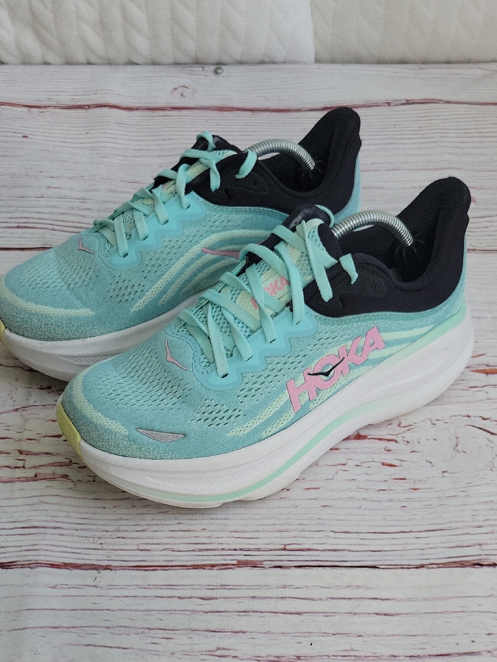 Hoka Bondi 9 Mint and Pink Women's Running Shoes Size 8.5 - Picture 2 of 8